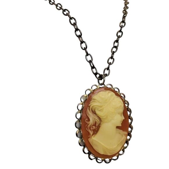 VTG Cameo Woman Sillouette Pendant Brass Necklace 22"  Cottagecore Trendy - Picture 7 of 14